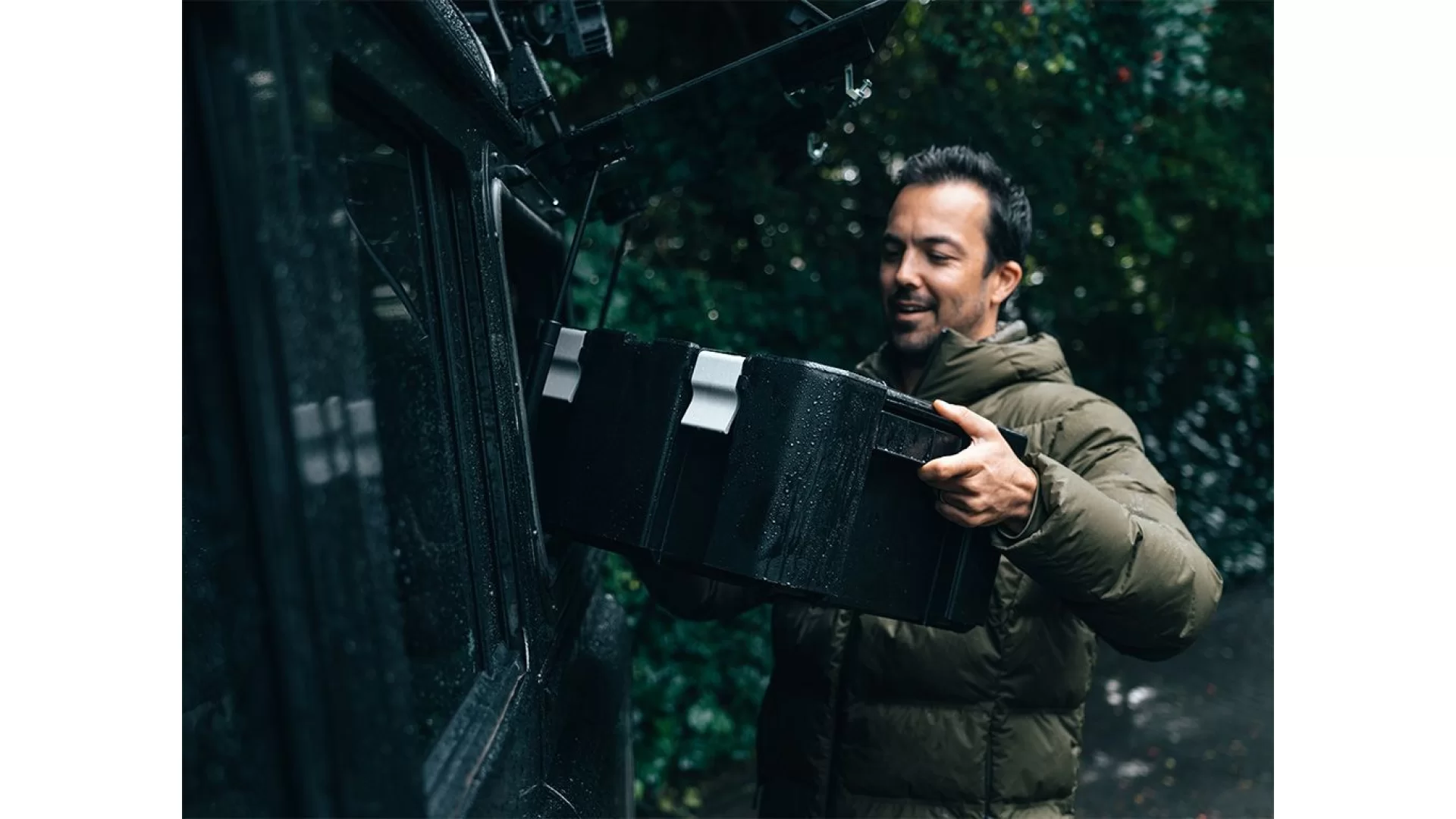 Front Runner Wolf Pack Pro Black 30 litre Cargo Box (SBOX031) - View 3