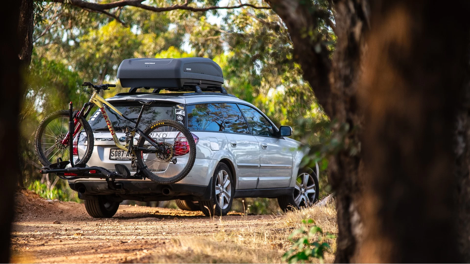 Yakima EasyTrip Textured Black 400 litre Roof Box - 9812109 - View 2